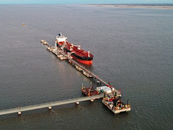 La nueva terminal de Puerto Rosales incrementa la exportación de petróleo de Vaca Muerta al mundo.