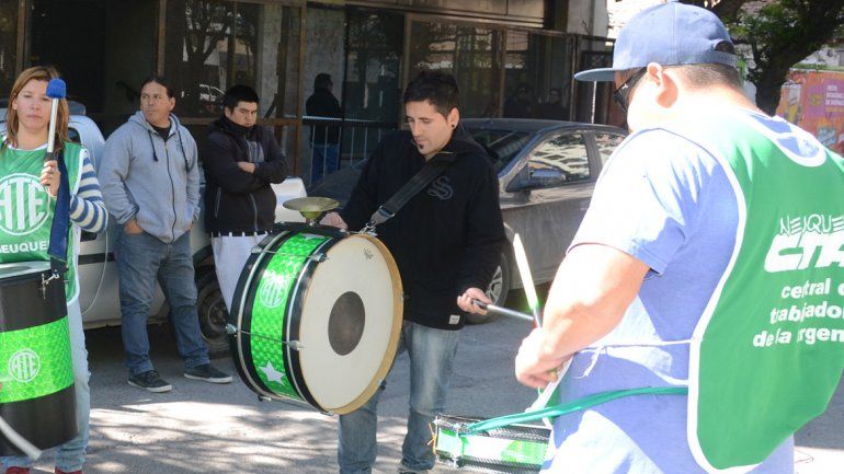 El Gobierno y los estatales se vuelven a ver las caras por los salarios.