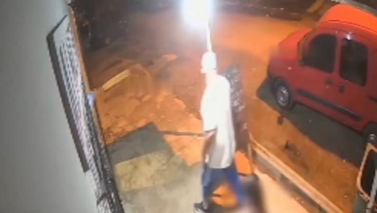 La nieta de cuatro años estaba junto a la víctima cuando los delincuentes dispararon durante el intento de robo