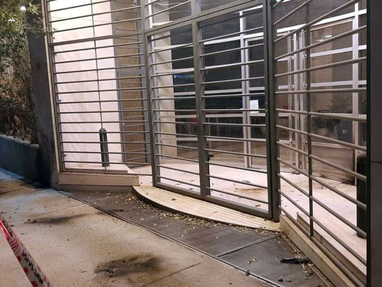 Atentado a Clarín: encapuchados tiraron bombas molotov al edificio del diario