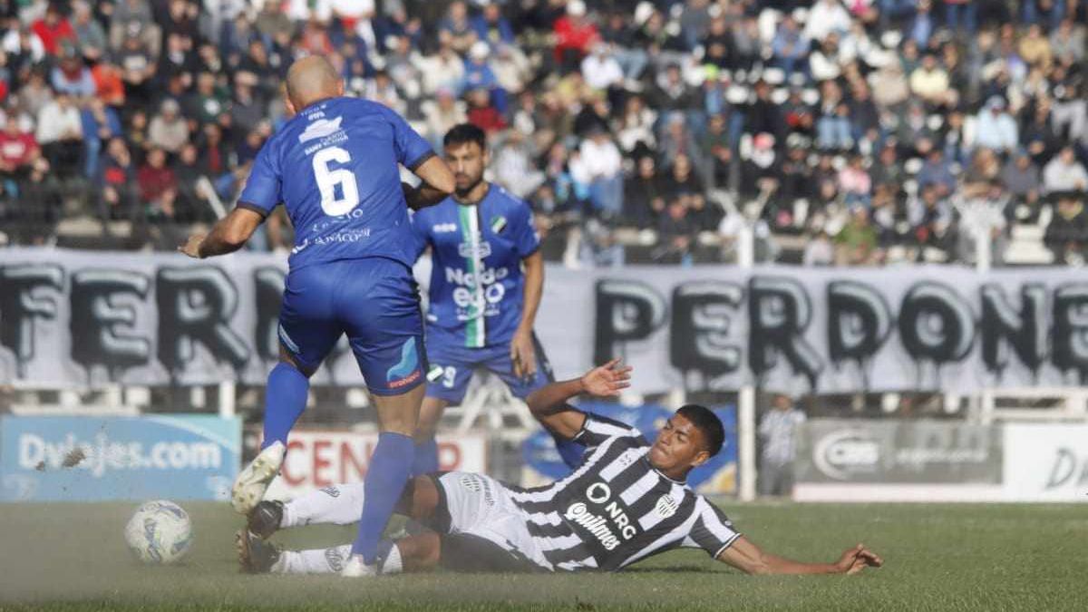 Cipolletti jugó mal y cayó ante Villa Mitre en un partido para el olvido thumbnail