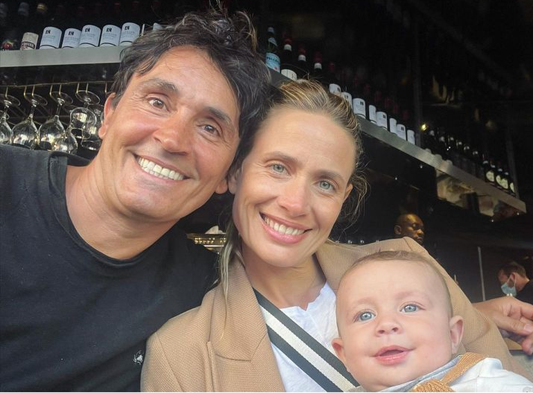 El actor y su mujer, Ivana Saccani, llevan más de 20 años en pareja y tienen 4 hijos en común.