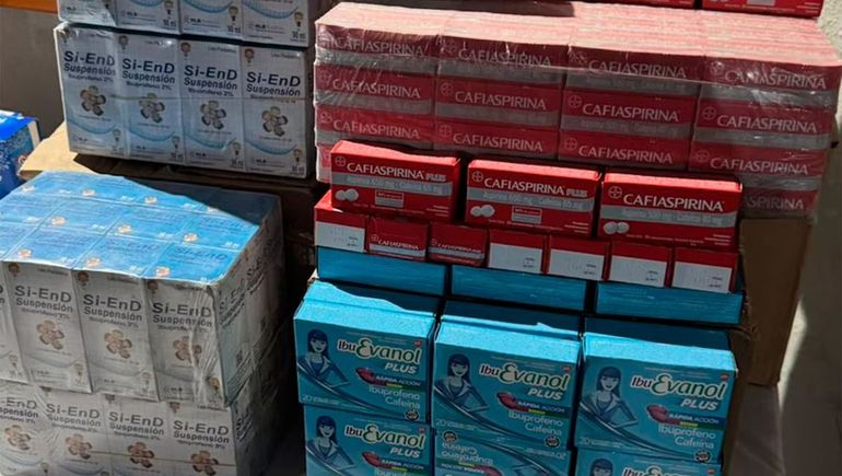 Dos empleados vendían remedios recetados en un supermercado mayorista: qué secuestró la policía