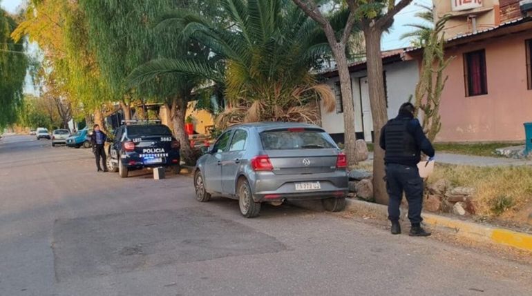 La policía llegó a la vivienda donde descubrió la escalofriante escena.
