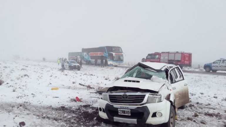 Volcó una camioneta y chocaron dos colectivos en el mismo lugar