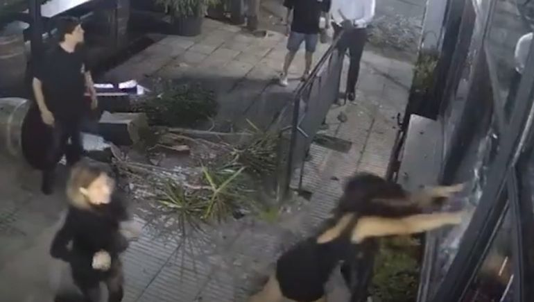 Un festejo de cumpleaños terminó con piedrazos afuera de un boliche