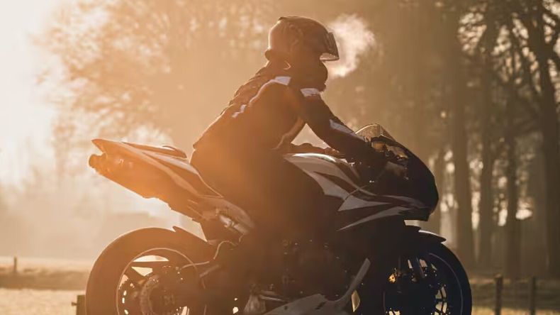 Frío y escarcha: los 10 tips para tener en cuenta si salís en moto en el invierno