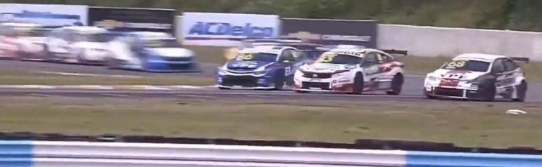Agustín Canapino aprovechó el momento justo para doblegar a Facundo Ardusso y Julián Santero para alcanzar la punta en Buenos Aires.