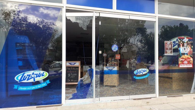 Abrió su fiambrería hace menos de una semana y ayer a la noche le robaron tres veces