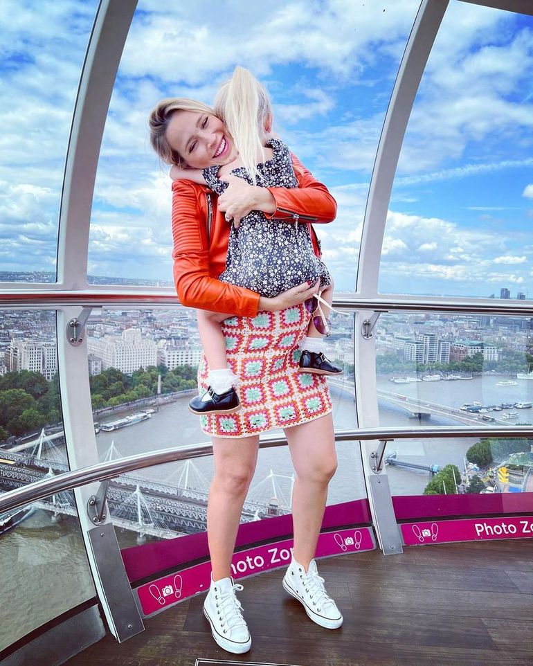Luisana Lopilato y sus hija Vida disfrutando Londres desde las alturas.