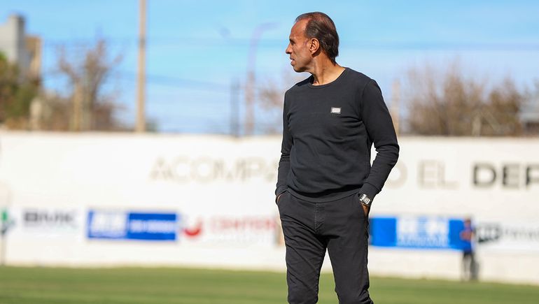 Después de perder en Cipo, el Mono Navarro Montoya dejó de ser el DT de Santamarina