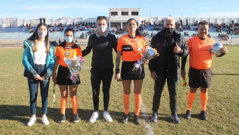 De discriminada y escupida, a hacer historia en el referato regional