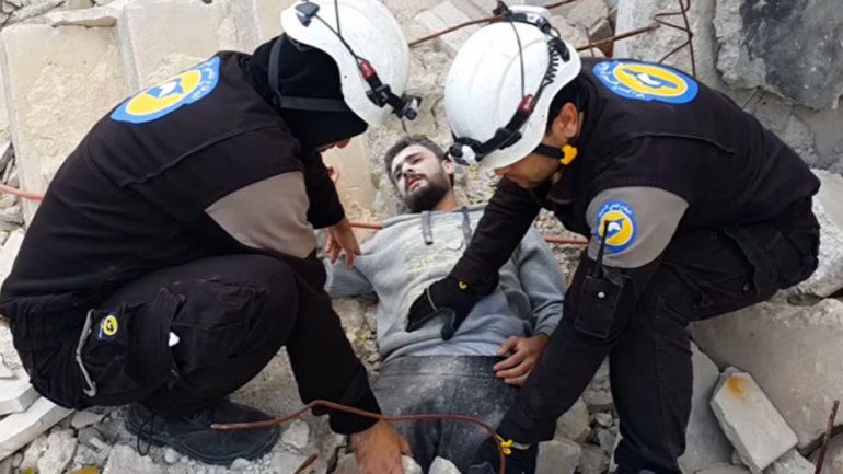 Explicaron que la intención fue difundir el video para que se tomara conciencia del drama en Siria. Le pifiaron.