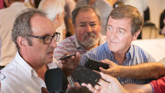 Bordignon y Tortoriello ante el periodismo, en ocasión de la asunción del primero como secretario de Gobierno. Una dupla política sólida en Cambiemos.