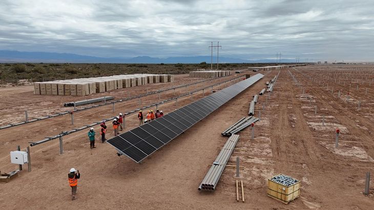 YPF Luz está acargo del proyecto El Quemado, el parque solar más grande del país.