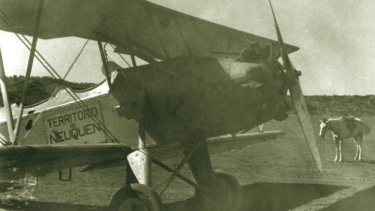 &nbsp;Los aviones Curtiss 51 llegaron a la ciudad a principios de 1933. Hubo que realizar varias obras civiles y organizar una colecta entre los comercios para construir un hangar.