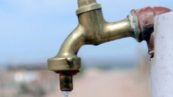Presentan cautelar para que la Muni entregue agua