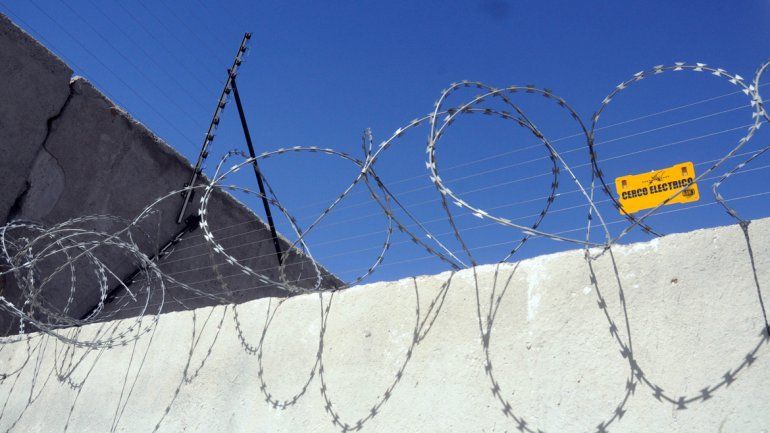 Casas enrejadas desde el piso hasta el techo