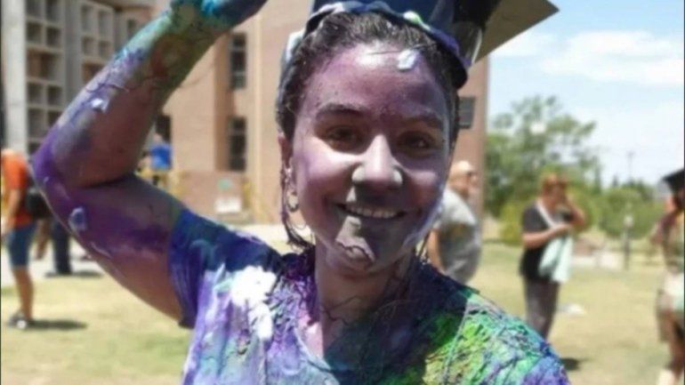 Ana Blanco es la primera egresada en jurar por la Matria