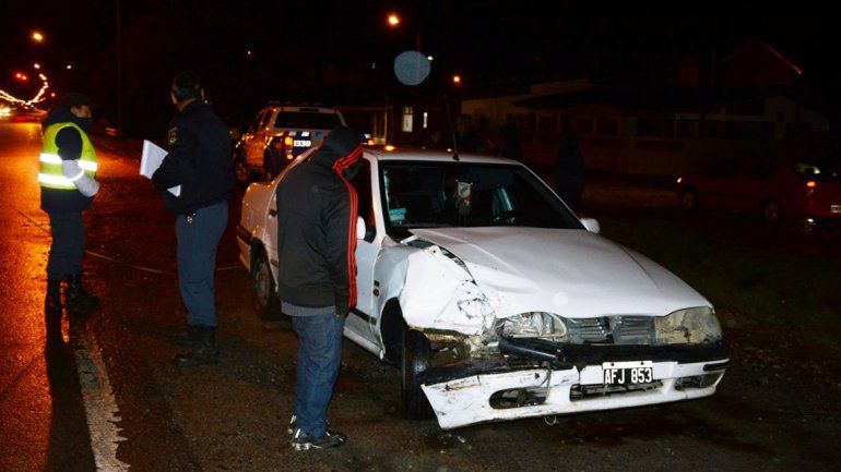 Una mujer embarazada y un nene heridos en un accidente