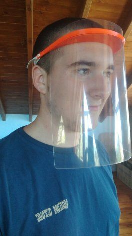 Pehuenia solidaria: fabrican y regalan máscaras en 3D