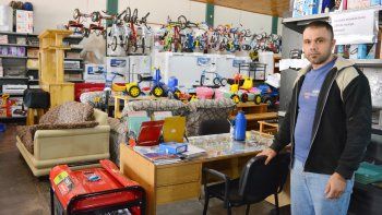 Néstor Rubia, encargado de la mueblería de Rincón, contó la pesadilla que vivió durante el violento robo. Néstor Rubia, encargado de la mueblería de Rincón, contó la pesadilla que vivió durante el violento robo.