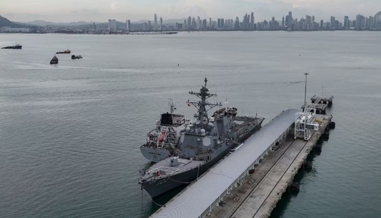 Trump denunció que aviones militares de Venezuela sobrevolaron un buque de EE.UU: la dura advertencia