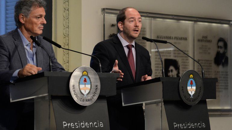 Desde febrero, las compras en cuotas deberán blanquear el recargo