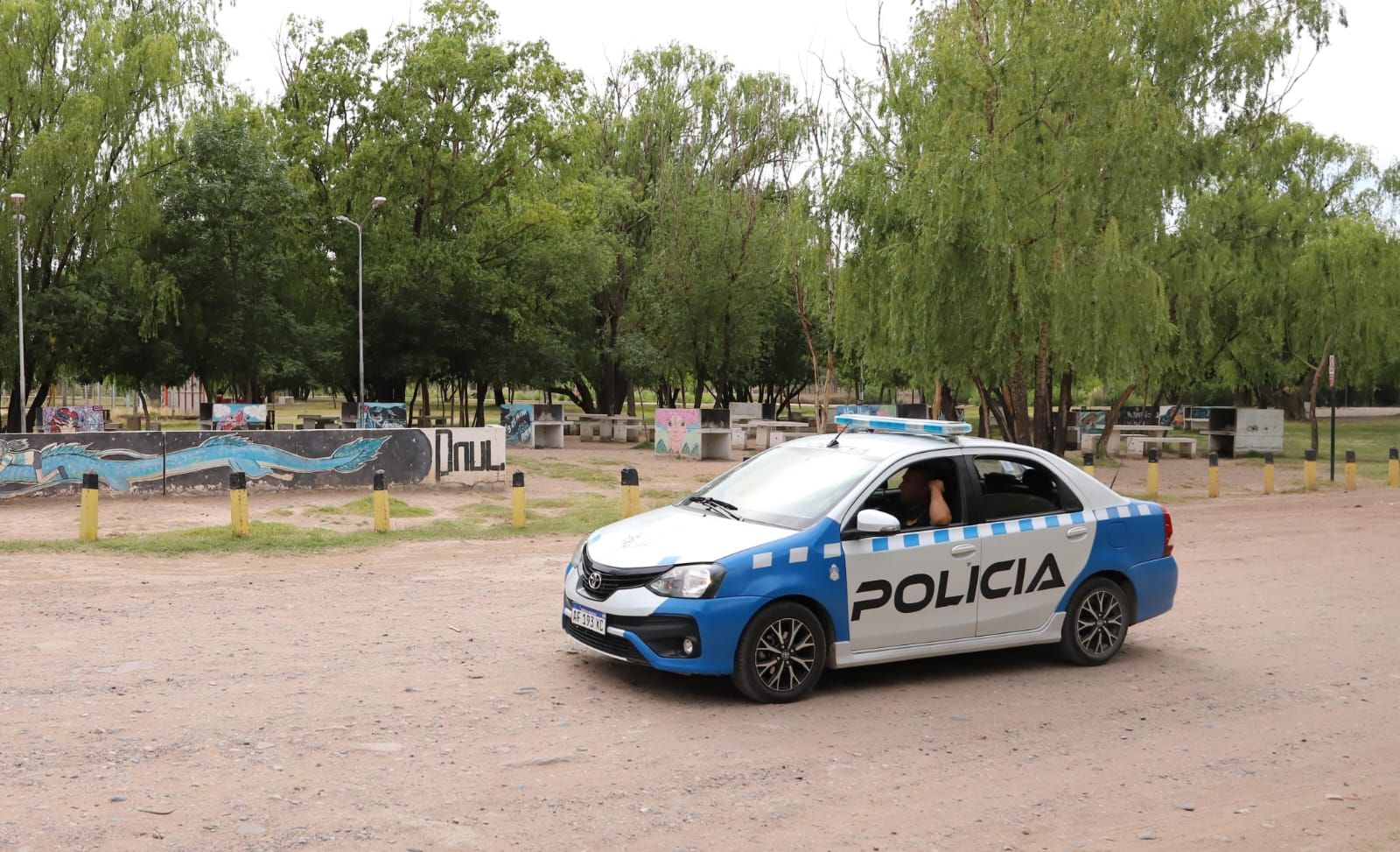 Forenses, fiscalía y Policía investigan la muerte de Adonis Contrera, el joven dominicano que falleció tras una riña en el balneario Sandra Canale.