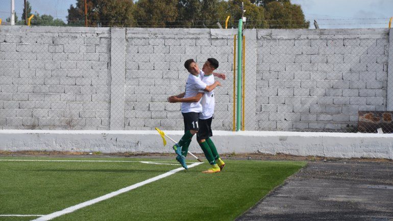 Julián Lawreniuk le dio el empate y la clasificación al Verde.