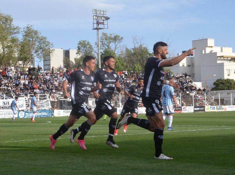 El Tanque Juan Pablo Zárate no para de marcar con la camiseta de Cipo y es el máximo artillero del Federal A.