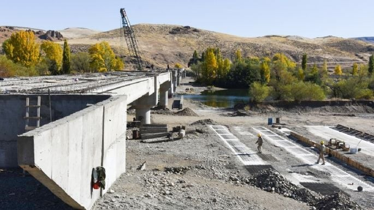 Pasa el tiempo y sigue el puente a medio camino. Foto: gentileza Pasa el tiempo y sigue el puente a medio camino. Foto: gentileza