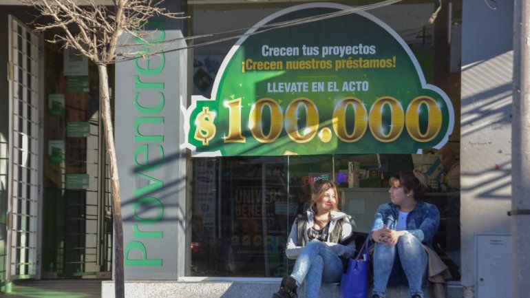 Las financieras del Bajo de Neuquén coinciden en asegurar que la demanda de préstamos está planchada y que en la mayoría de los casos se piden créditos para pagar deudas.