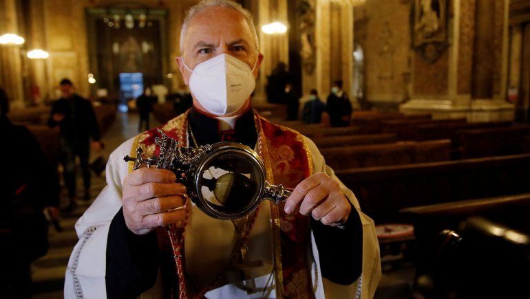 Pánico en Nápoles: San Genaro no licuó su sangre