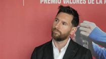 messi fue distinguido con un premio y emociono al hablar de barcelona messi fue distinguido con un premio y emociono al hablar de barcelona