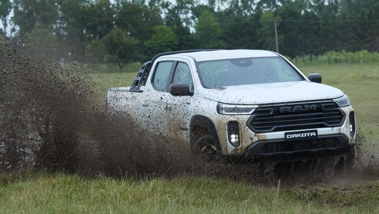 RAM Dakota. RAM Dakota.