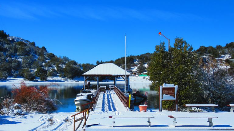 Villa Pehuenia también cuenta con lugar en sus hostel y cabañas. Villa Pehuenia también cuenta con lugar en sus hostel y cabañas.