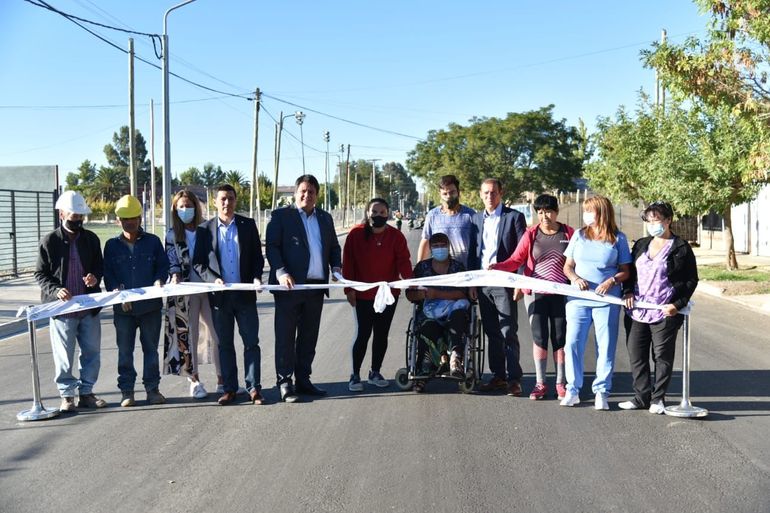 Tronador suma 10 cuadras de asfalto en el barrio Confluencia