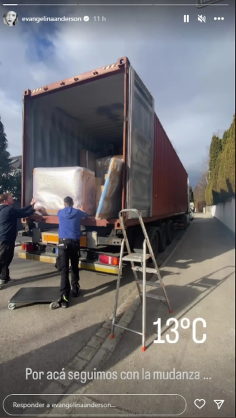 Evangelina Anderson compartió imágenes del extenso camión de mudanzas que retiró sus cosas de la casa de Múnich.