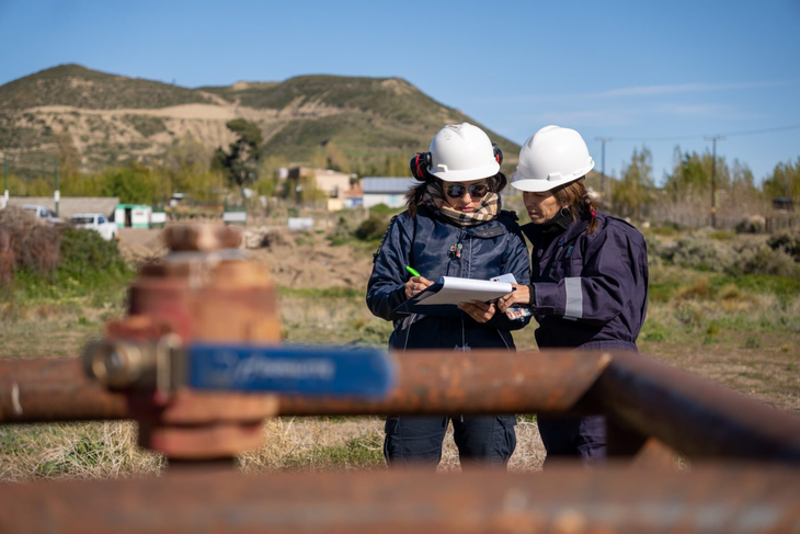 Actividad en yacimientos patagónicos: fracking y perforaciones elevan la demanda de operadores calificados. Actividad en yacimientos patagónicos: fracking y perforaciones elevan la demanda de operadores calificados.