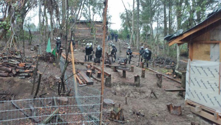 La Angostura: vecinos de una toma denuncian represión policial