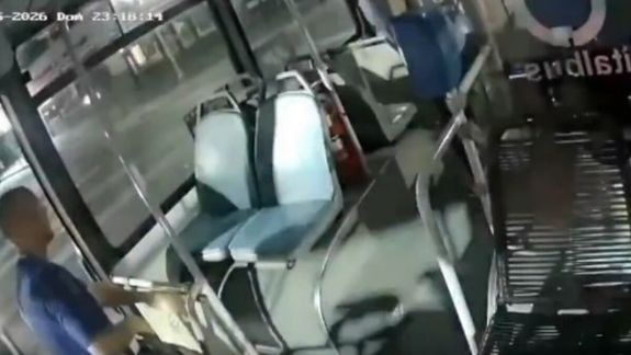 Luego de la difusión de los videos, la empresa determinó el despido inmediato e irrevocable del chofer.