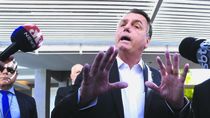 Jair Bolsonaro habría violado una medida cautelar impuesta por la Justicia