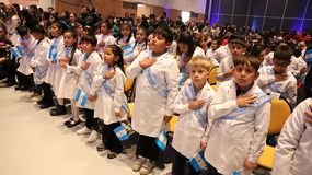 Los alumnos de Neuquén, capital e interior, realizaron la promesa a la bandera en un emotivo acto