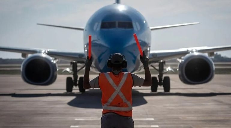 Con el Gobierno se garantiza la normalización de los vuelos nacionales. Con el Gobierno se garantiza la normalización de los vuelos nacionales.