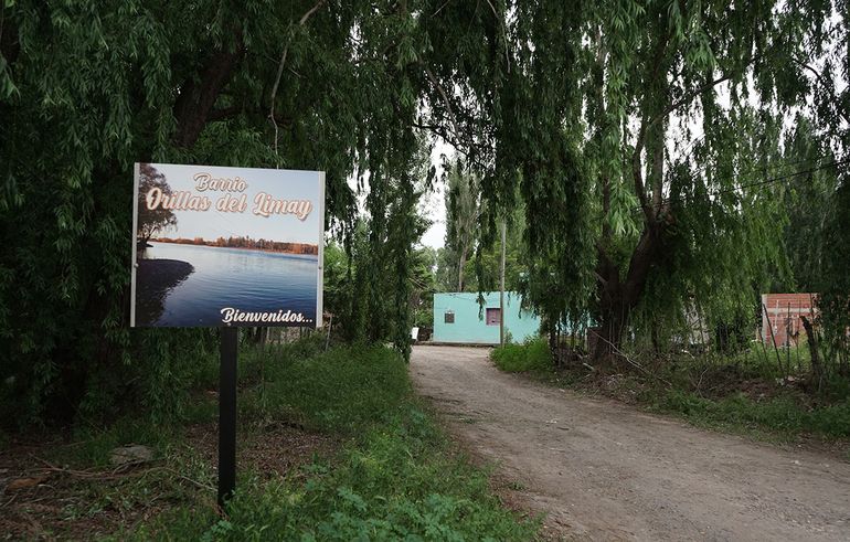 Los rellenos generan problemas en un barrio de Neuquén cerca del Paseo de la Costa en el Río Limay. Los rellenos generan problemas en un barrio de Neuquén cerca del Paseo de la Costa en el Río Limay.