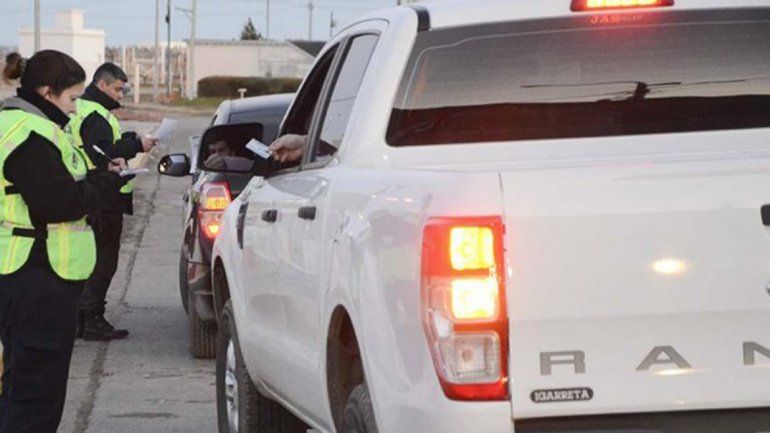 Una locura: otro conductor mordió a un inspector de tránsito en un control