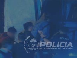 La pareja fue detenida y puesta a disposición de la justicia. La pareja fue detenida y puesta a disposición de la justicia.