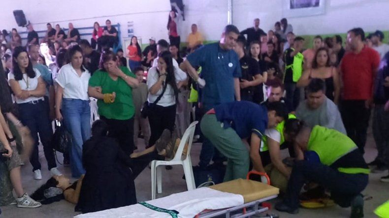 Plottier: hay al menos cuatro heridos tras colpasar una grada en una muestra de la Escuela de Patín | LM Neuquen Plottier: hay al menos cuatro heridos tras colpasar una grada en una muestra de la Escuela de Patín