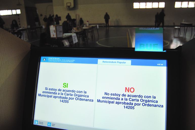 Con la enmienda de la Carta Orgánica se cambiarán 11 artículos clave para bajar el gasto de la política neuquina.